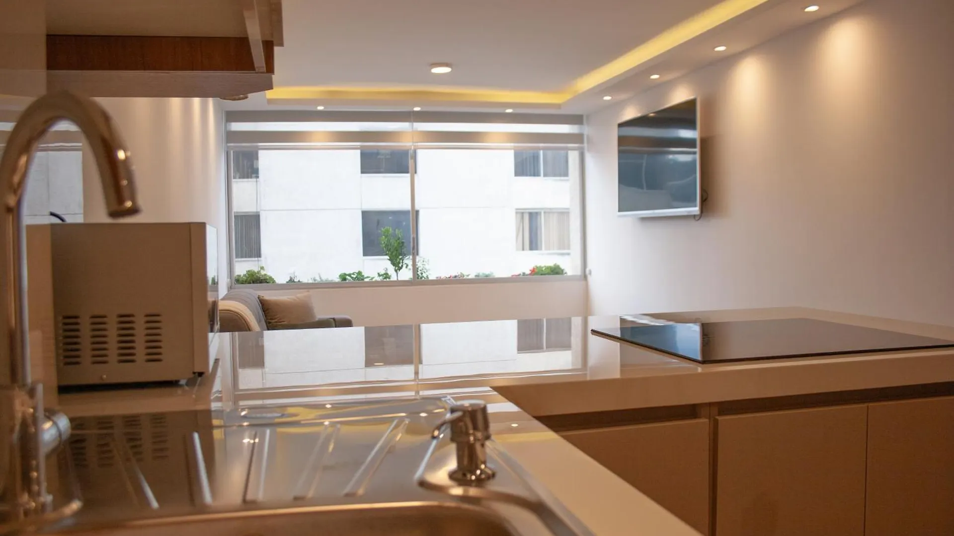 Suite De Lujo Dentro De Centro Comercial Quito