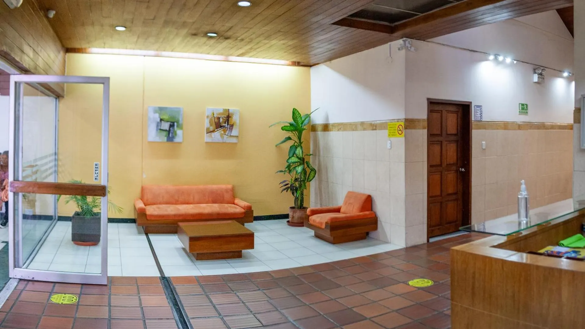 Suite De Lujo Dentro De Centro Comercial Quito