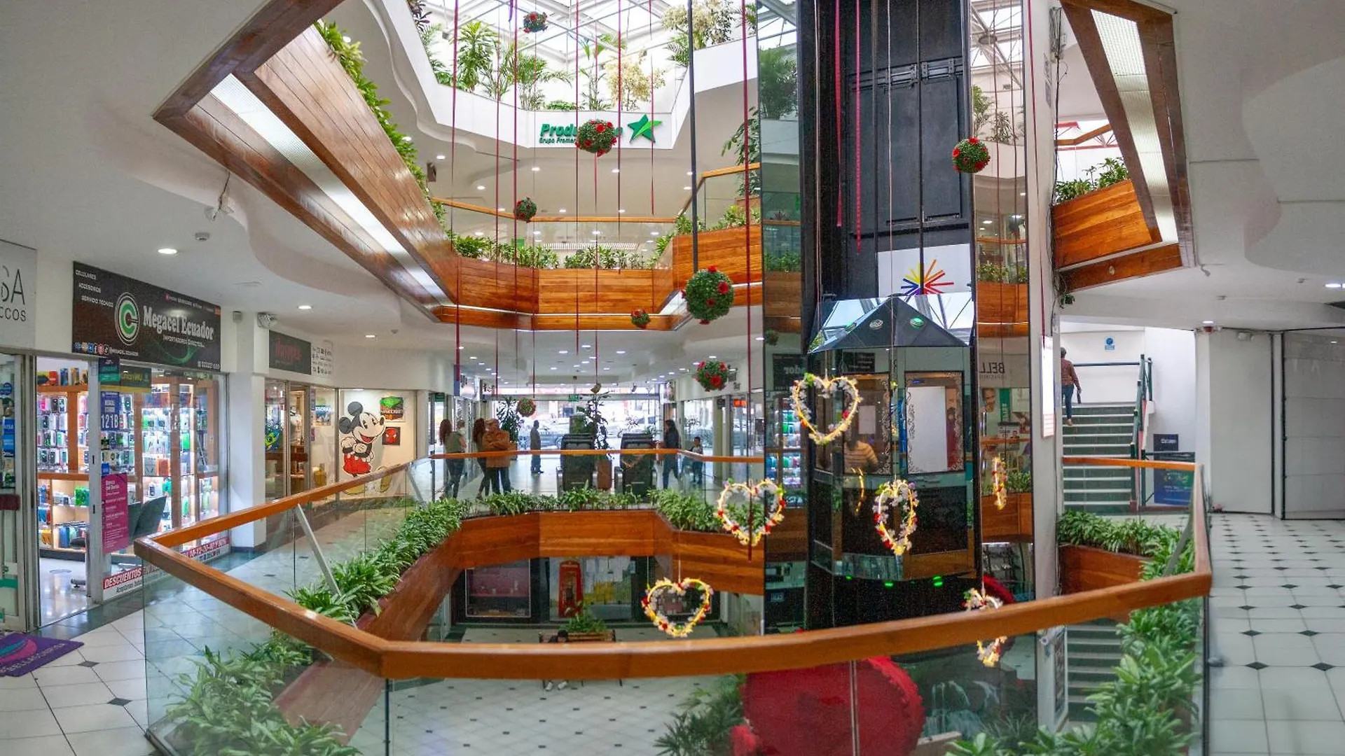 Suite De Lujo Dentro De Centro Comercial Quito Ecuador