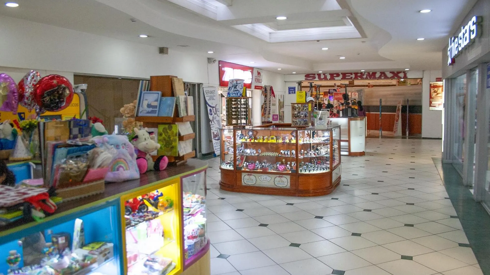 Suite De Lujo Dentro De Centro Comercial Quito Lägenhet