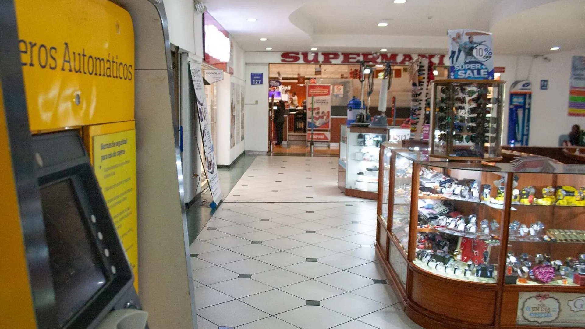 Suite De Lujo Dentro De Centro Comercial Quito 0*,  Ecuador